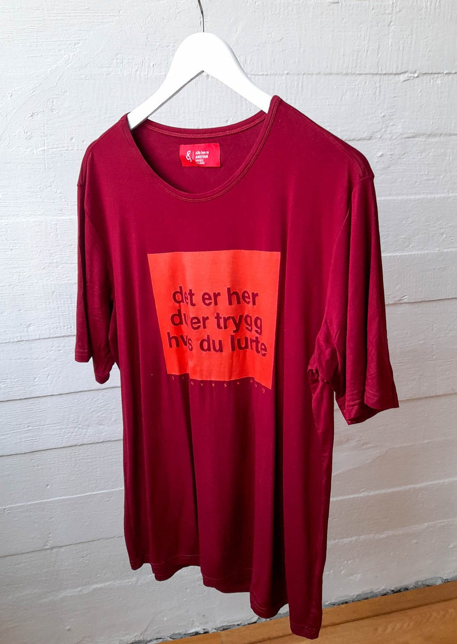 Restevare: t-skjorte med poesi av Trygve Skaug